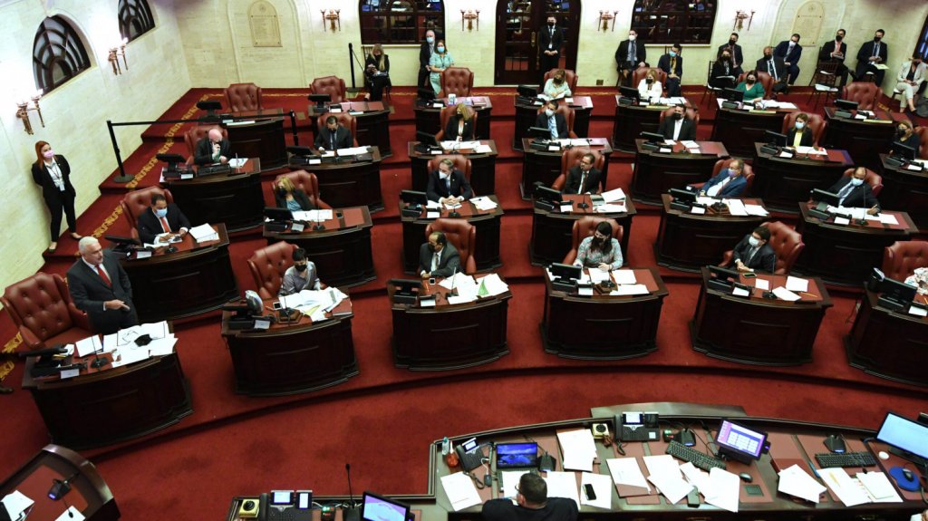  Legislatura aprueba en consenso aumento al salario m&iacute;nimoque llegar&aacute; a los $10 d&oacute;lares la hora 