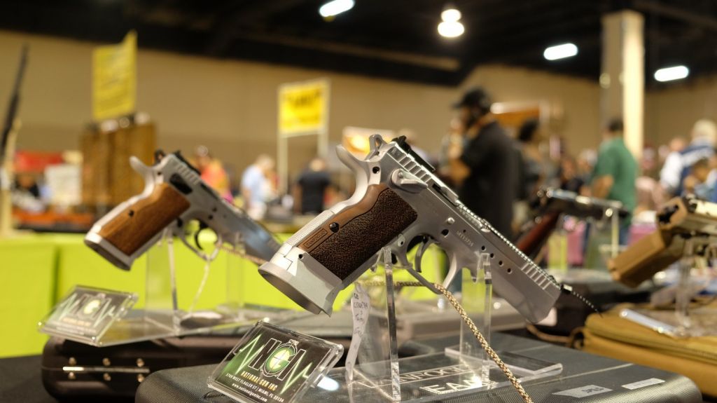  Gobierno proh&iacute;be dispositivos que aceleran disparos de armas semiautom&aacute;ticas 