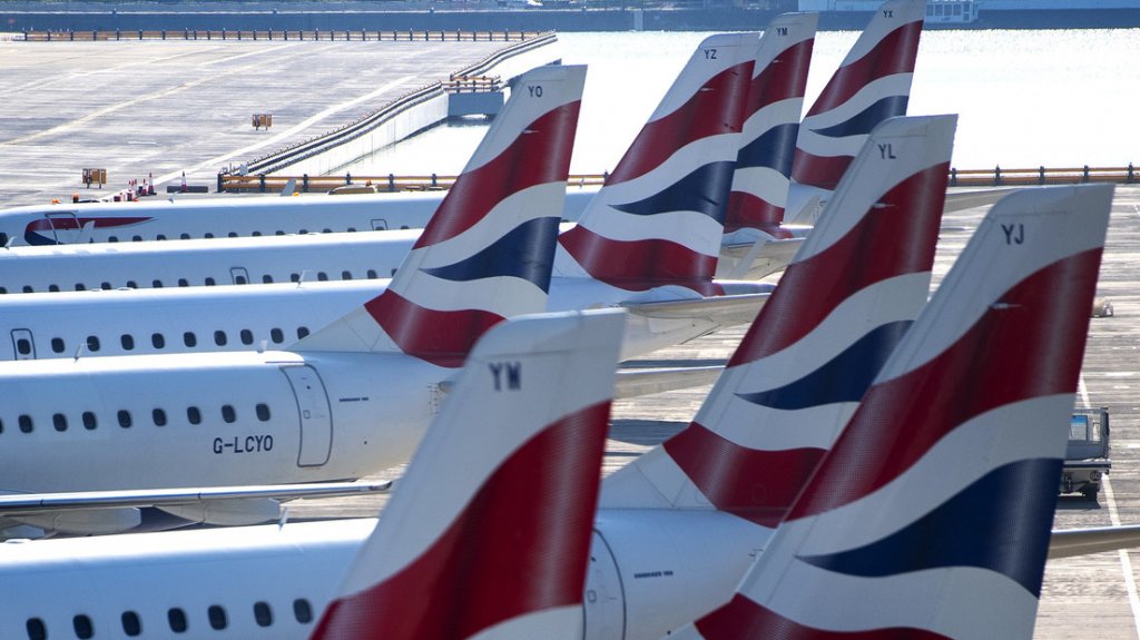  La compañía propietaria de British Airways obtiene 293 millones de euros de ganancias pese a largas colas y pérdida de equipaje 