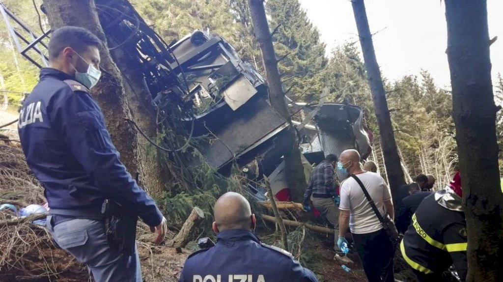  Publican video del momento en que telef&eacute;rico en Italia cae y mueren 14 personas y se salv&oacute; un ni&ntilde;o 