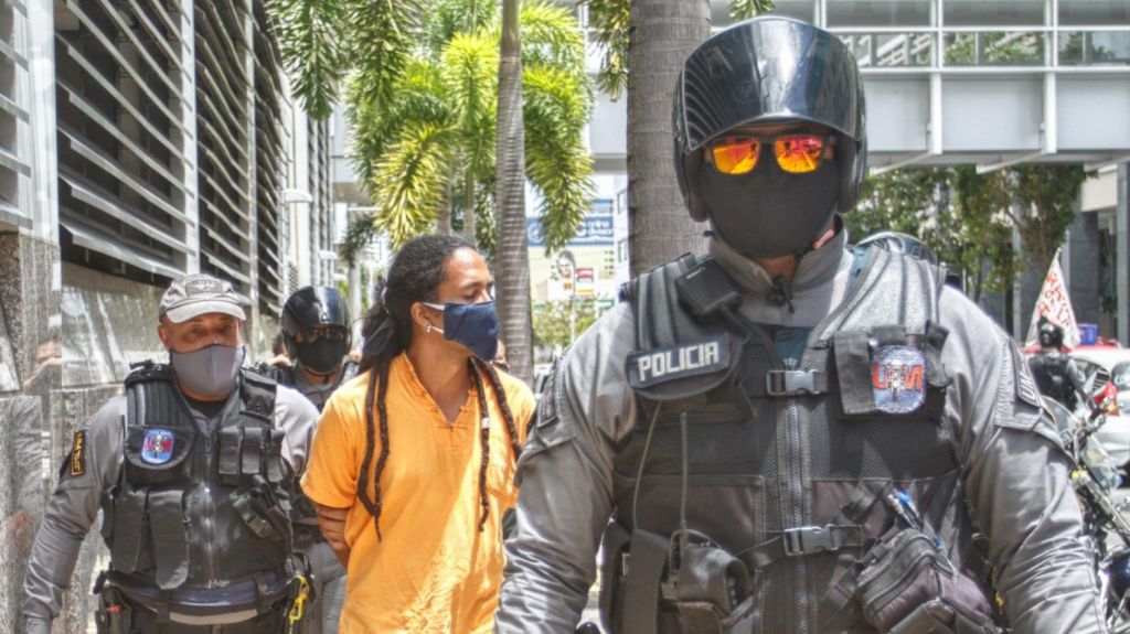  Video: Jueza Cajigas Campbell determina no causa para arresto contra activista social Giovanni Roberto 