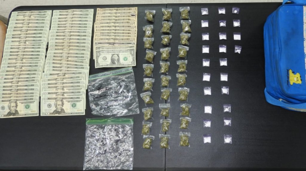  Drogas Arecibo arresta varias personas durante intervenci&oacute;n en residencial p&uacute;blico 