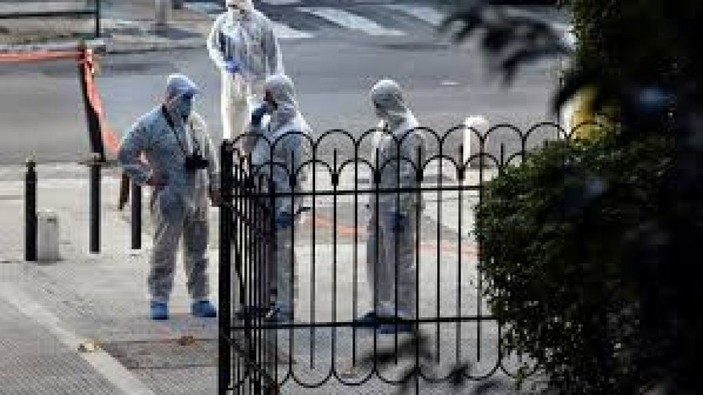  Vea video: Dos heridos leves al estallar artefacto en centro de Atenas 