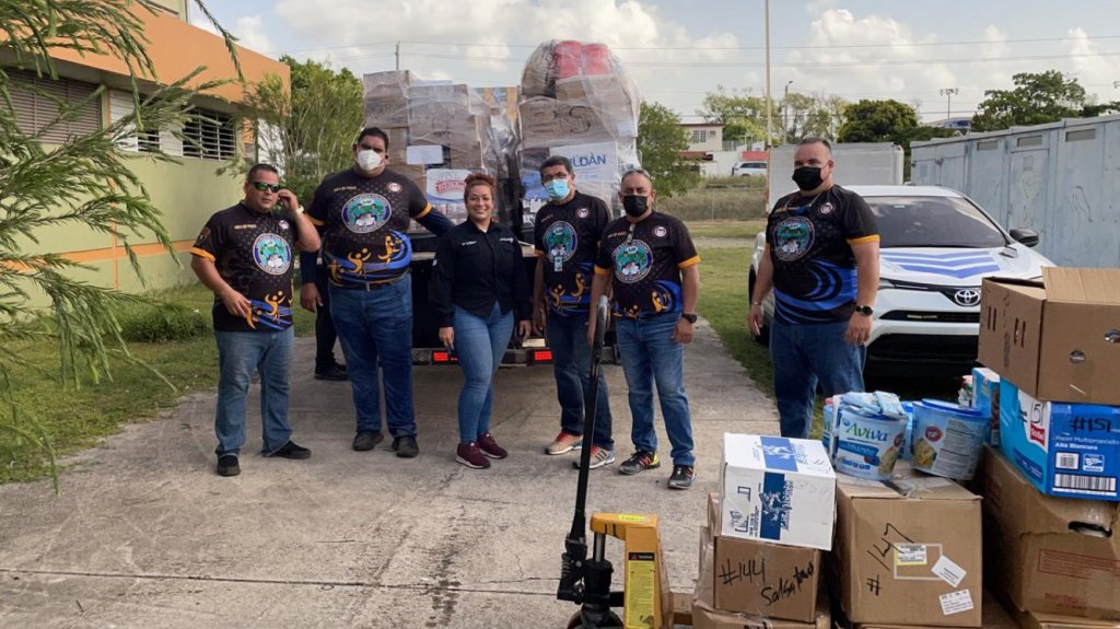  Polic&iacute;as del &aacute;rea de policiaca de Ponce recogen suministros para damnificados de terremoto en Hait&iacute; 