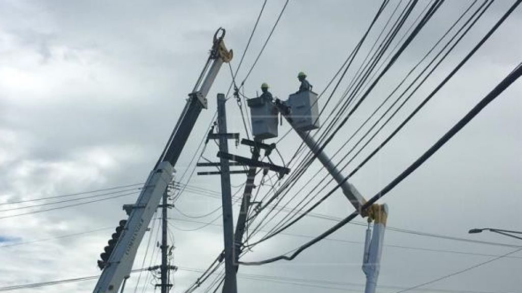 LlegarÃ¡ mano de obra adicional para acelerar la restauraciÃ³n del servicio elÃ©ctrico tras el azote del huracÃ¡n MarÃ­a