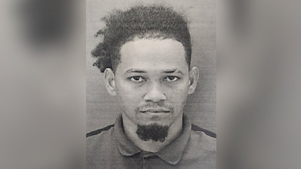  Sujeto uso excavadora para escalamiento en el centro de reciclaje de metales en San Juan donde se “tumbo” 12Mil y ocasiona daños 