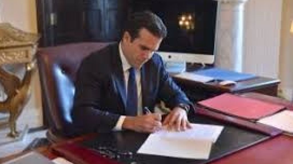  Gobernador Rossell&oacute; Nevares firma ley que enmienda los procesos de adquisici&oacute;n de bienes en el Gobierno 