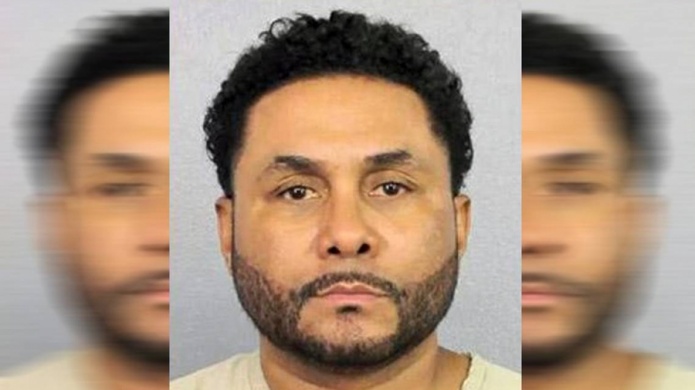 Encuentran a maestro con adolescentes ebrias en auto en parque de Broward