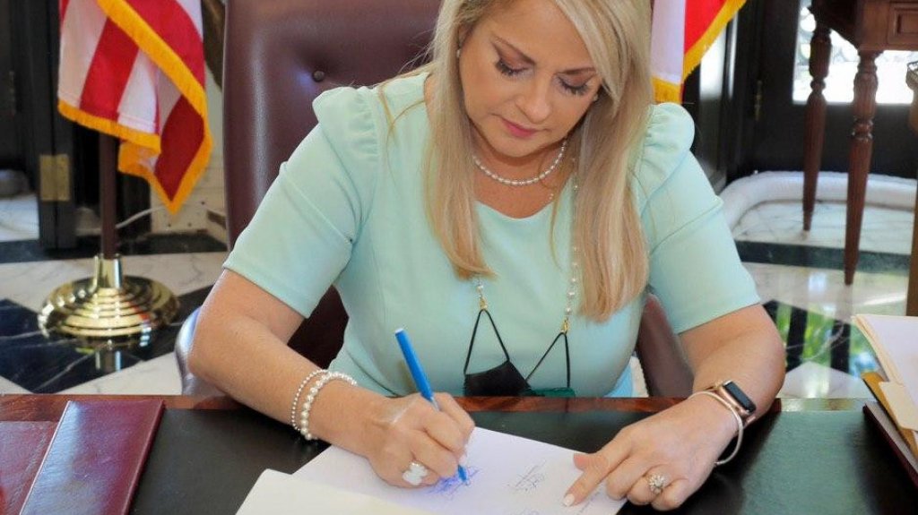  Gobernadora convierte en ley medida que permite el desarrollo de la industria de videojuegos 