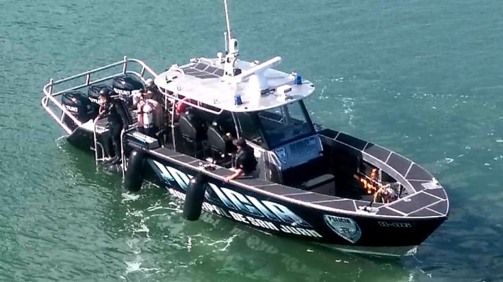  Hombre se lanza al mar desde una avioneta frente al morro 