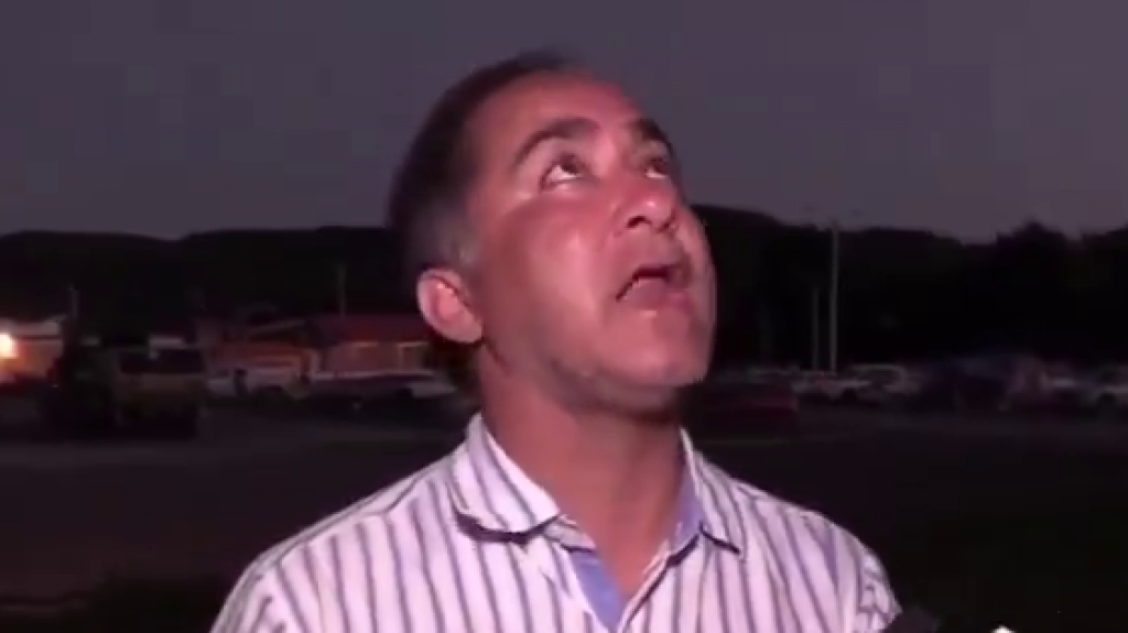  Video: Momento en que alcalde de Gu&aacute;nica &ldquo;corre&rdquo; al sentir fuerte replica, mientras era entrevistado 