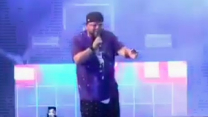 Video: Regguetonero Boricua insulta al pÃºblico durante concierto en Colombia 