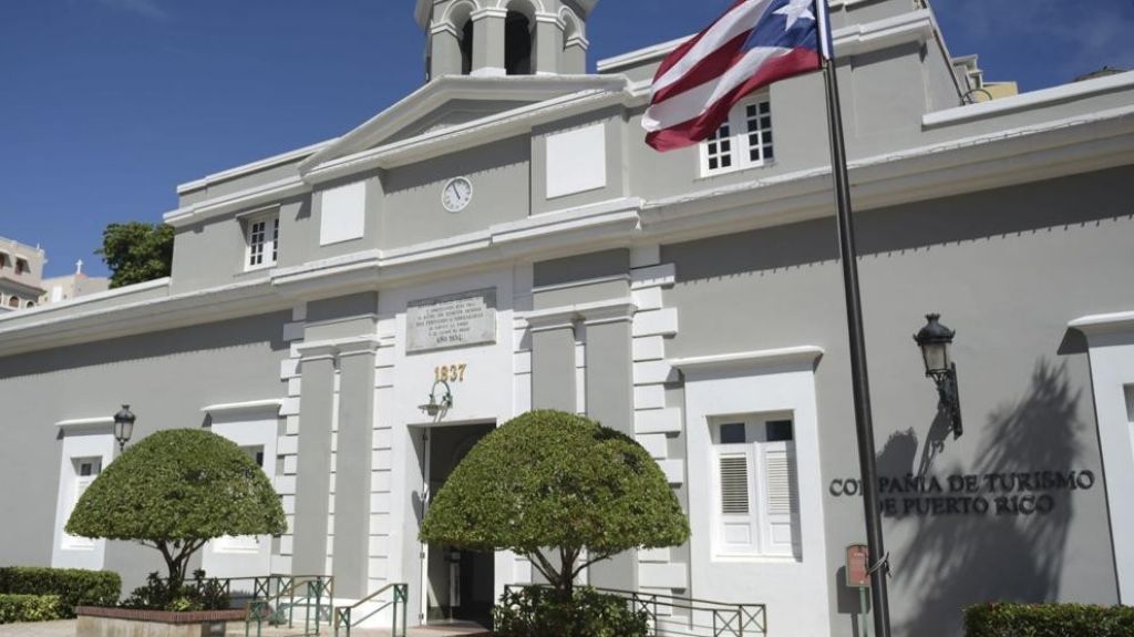  Denuncian creaci&oacute;n de plazas ilegales en turismo 