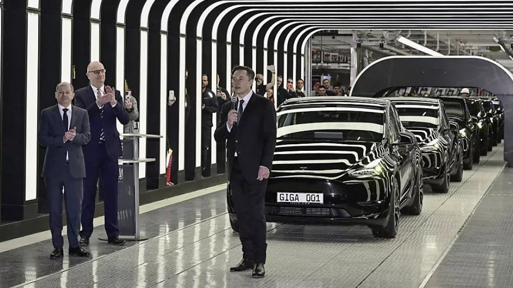  Elon Musk inaugura en Alemania primera fábrica de Tesla en Europa 