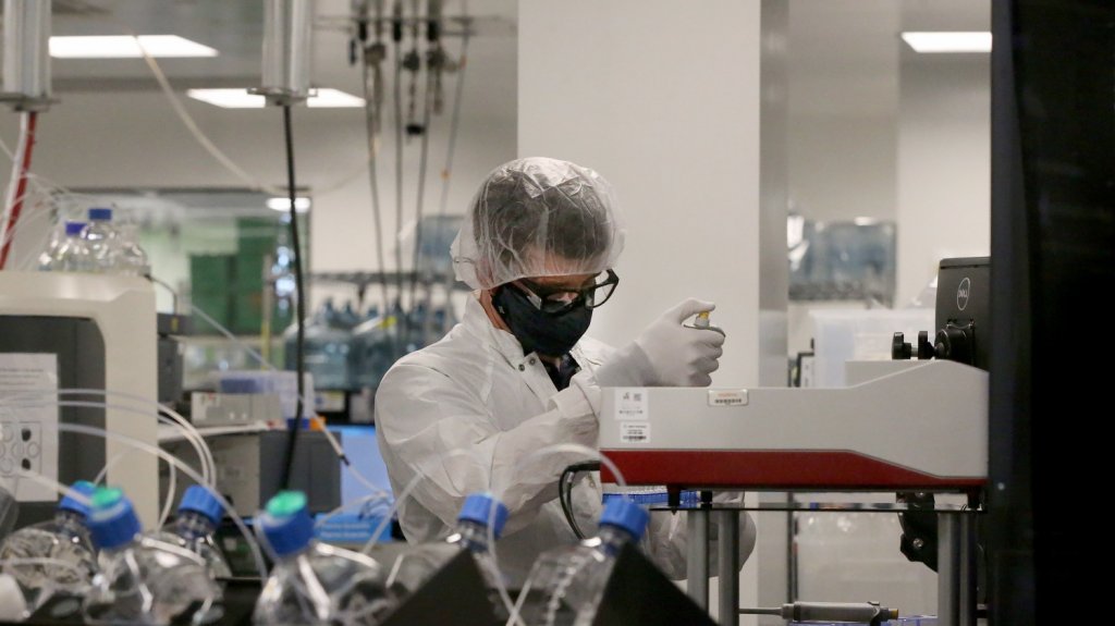  Estados Unidos acumula 594.302 muertes y 33.251.524 contagios por covid-19 