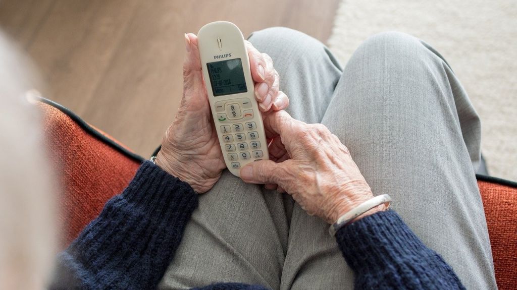  Ofrecen apoyo psicol&oacute;gico por tel&eacute;fono a afectados por aislamiento y pandemia 