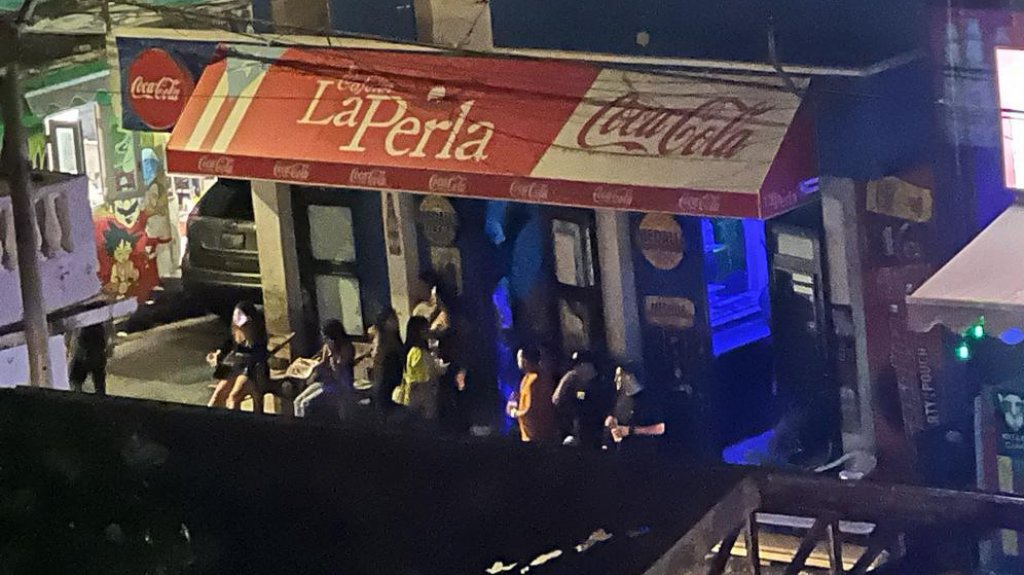  Video: 39 mil en multas a negocios de &ldquo;La Perla&rdquo; por seguir el &ldquo;Party del pavo&rdquo; despu&eacute;s de las 3 de la ma&ntilde;ana 
