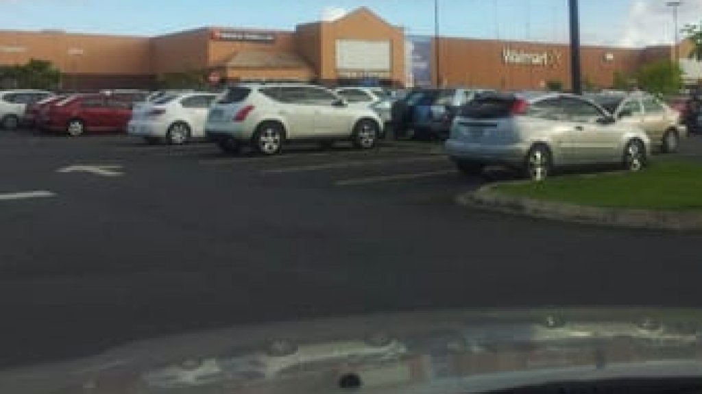  Dej&oacute; un cheuque de PUA de mas de 10 mil d&oacute;lares en su carro en el estacionamiento de Walmart de Caguas. Lo perdi&oacute; 