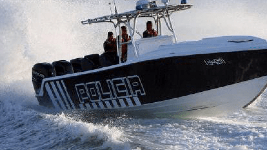  Rescatan en Cabo Rojo a imprudente que desaf&iacute;&oacute; las enfurecidas olas del fin de semana 