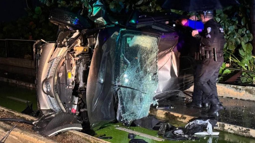  Video: Municipales en San Juan encuentran veh&iacute;culo volcado y con sangre pero nadie en su interior 