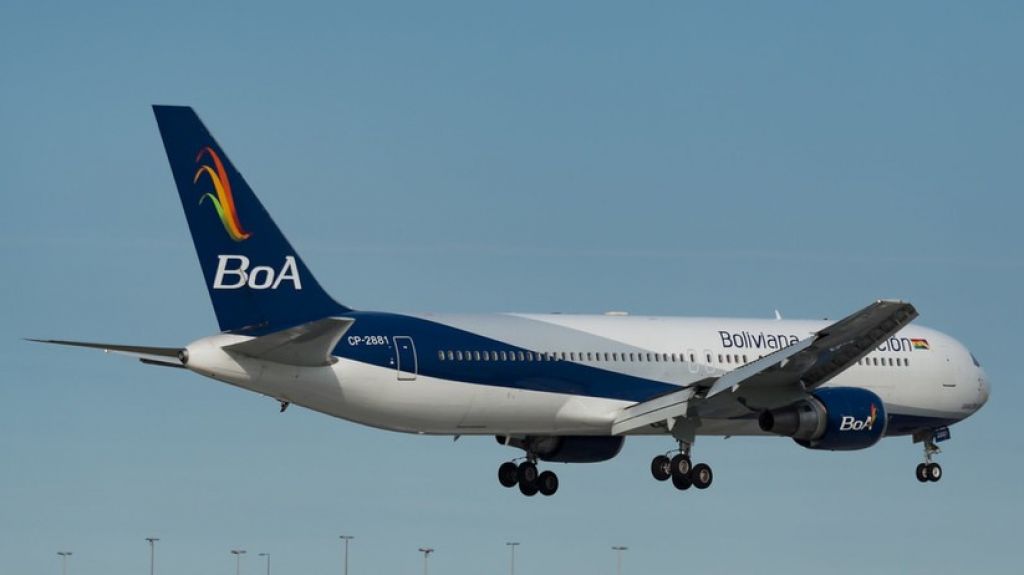  VIDEOS: Un avi&oacute;n de una aerol&iacute;nea boliviana sufre destrozos en el interior tras un accidentado aterrizaje 