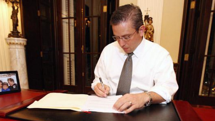 GOBERNADOR FIRMA LEY DE PRESUPUESTO