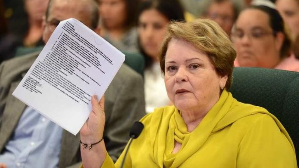  Presidenta AMPR alega DE se niega a pagar aumento a maestros transitorios 