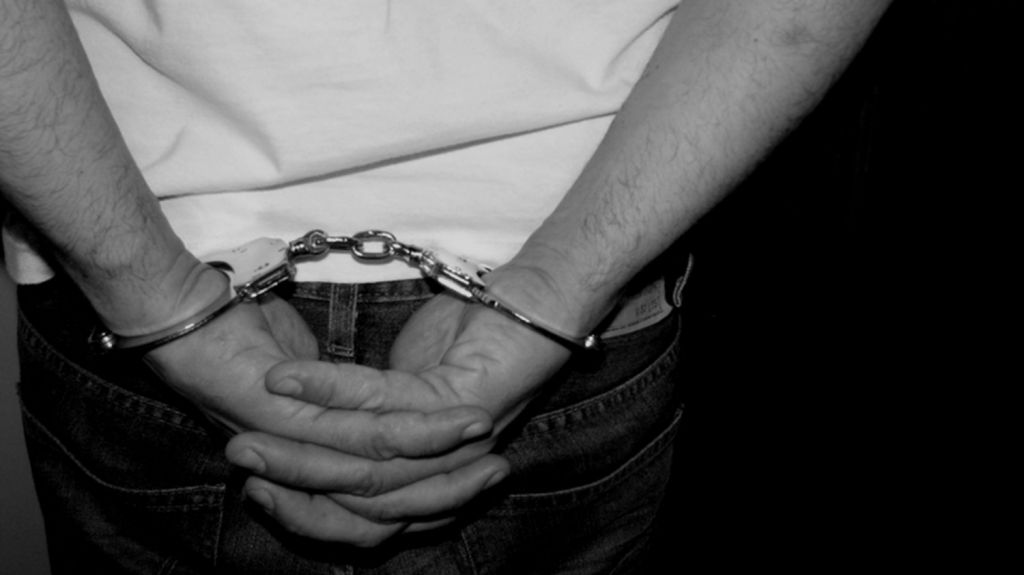  Arrestan a hombre y su madre en Mayag&uuml;ez 