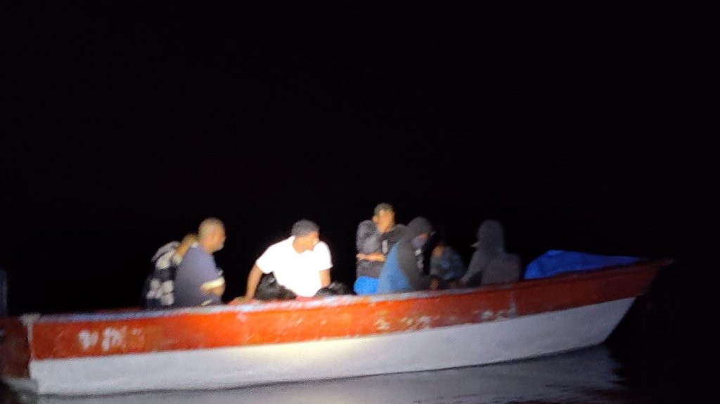  Interceptan yola con 12 ocupantes de estatus migratorio no definido 