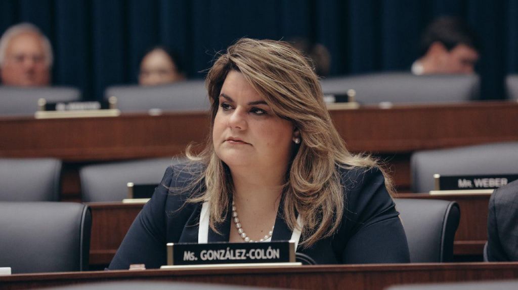  Jenniffer Gonz&aacute;lez aboga por acceso de minor&iacute;as en las ciencias 