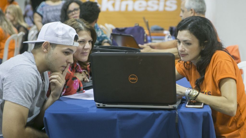 Cientos de estudiantes solicitaron la ayuda estudiantil federal para sus estudios universitarios