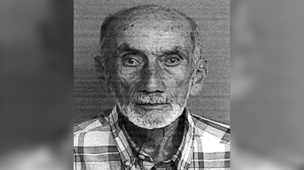  Cargos contra octagenario que abandon&oacute; perro reci&eacute;n nacido en un saco de tela 