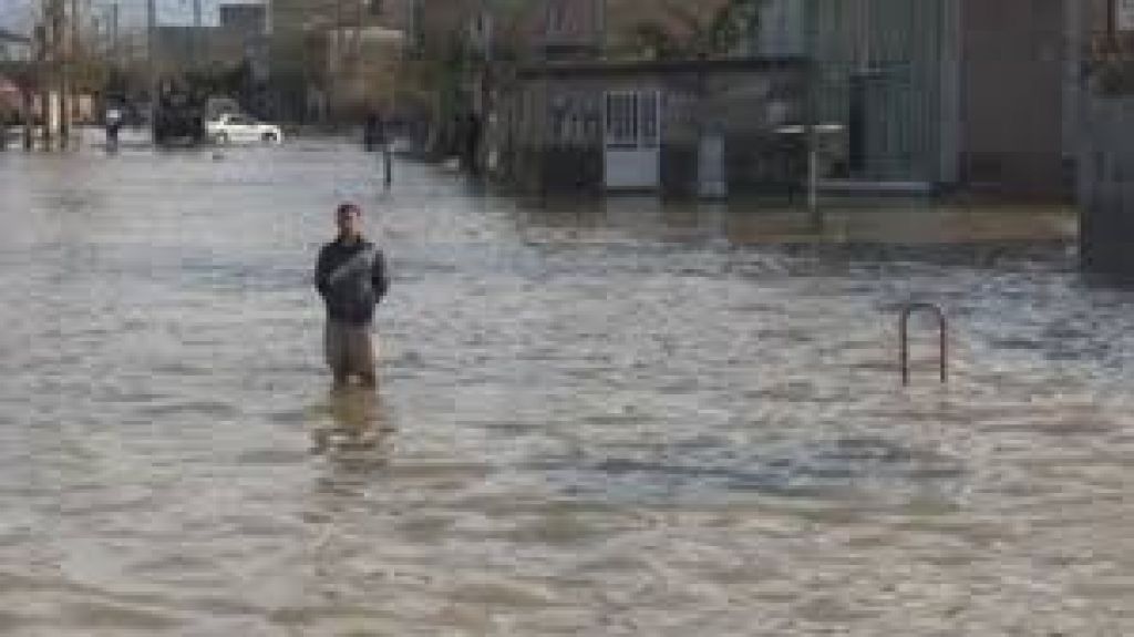  Vea video: Sobrevivir entre las agua en el norte de Ir&aacute;n 