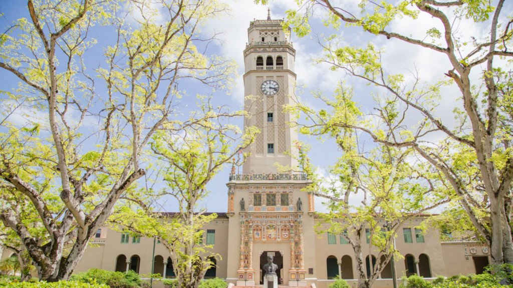  Estudiantes egresadas de la UPR ofrecer&aacute;n conversatorio para compartir sus experiencias como ayudantes ejecutivas en oficinas gubernamentales 