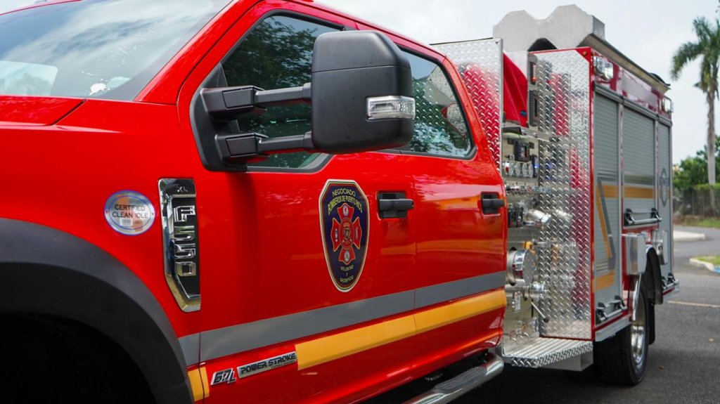  Hombre muere quemado al chocar cami&oacute;n de gasolina en Expreso De Diego 