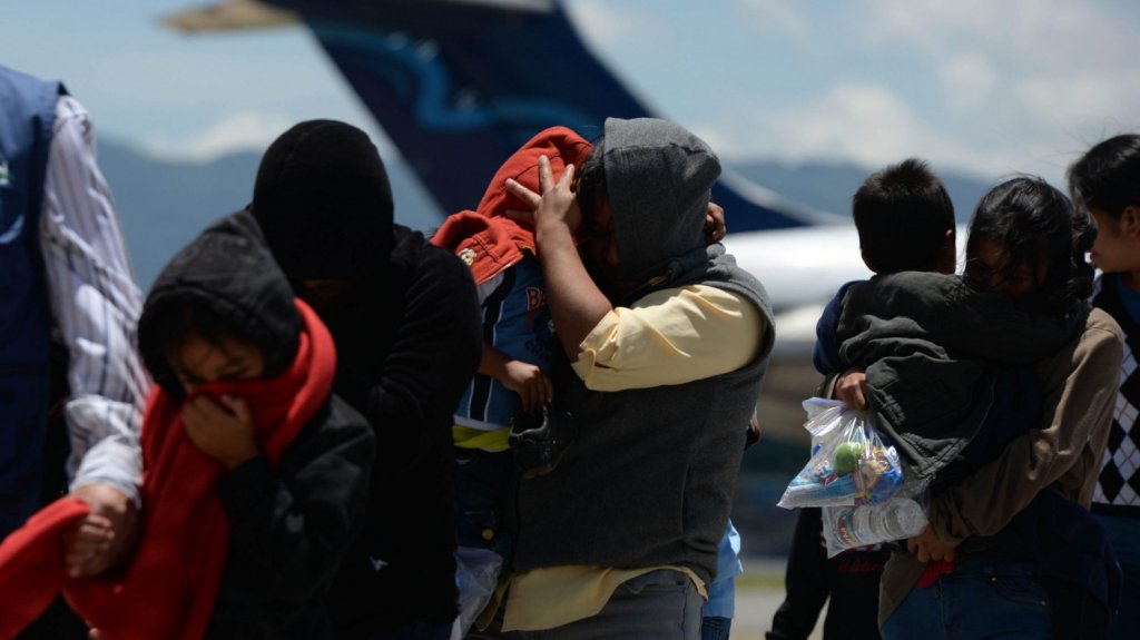  EEUU viola acuerdo y expulsa a M&eacute;xico a ni&ntilde;os migrantes de otros pa&iacute;ses 