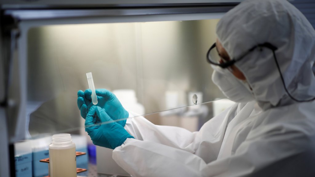  Reportan la primera muerte en el mundo por reinfecci&oacute;n de coronavirus 