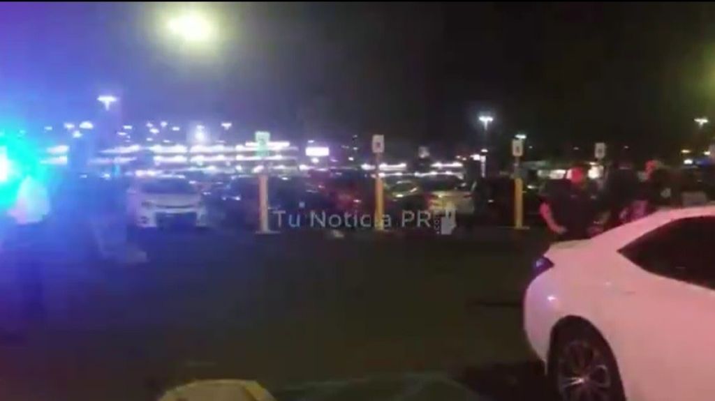 Video:Identifican joven en estado de gravedad que fue herido en estacionamiento de megatienda en Bayam&oacute;n 