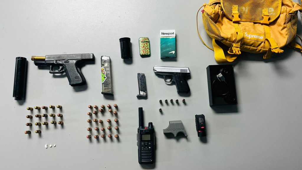  Arrestado en Bayam&oacute;n con dos Pistols, un silenciador, laser y drogas 