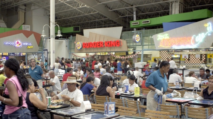 Centro comercial de Miami vuelve a la normalidad tras falsa alarma de tiroteo