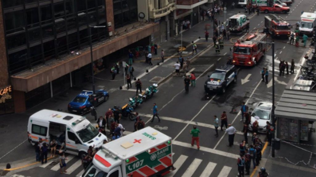  Video: Un muerto y m&aacute;s de 40 heridos en el incendio de un hotel en Buenos Aires 