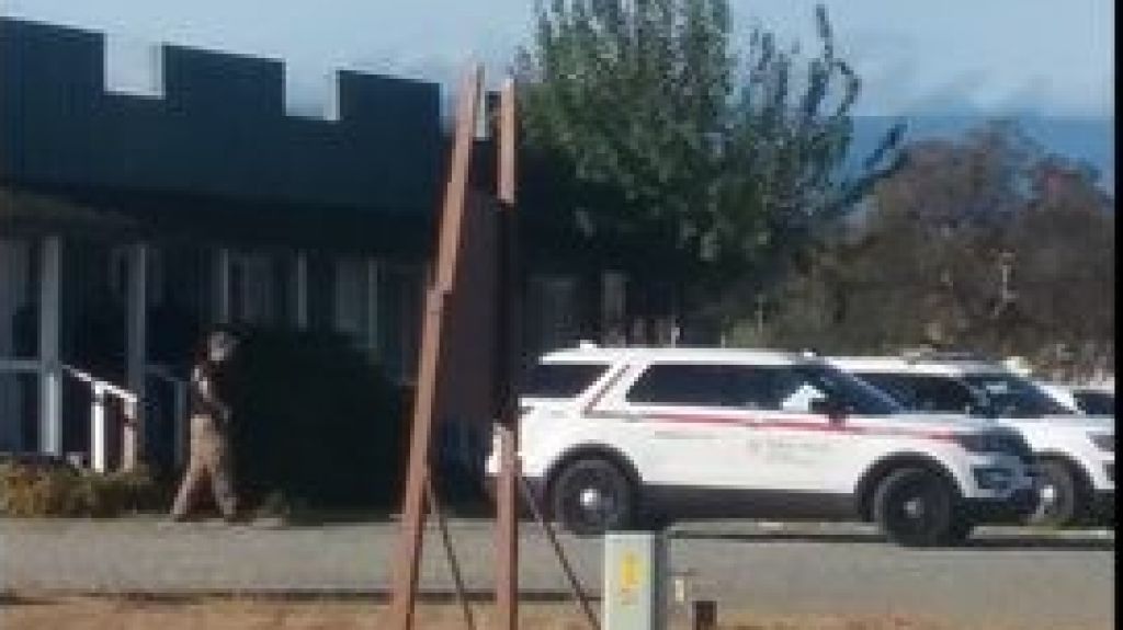 Un hombre abre fuego cerca de una escuela en California y deja al menos tres muertos