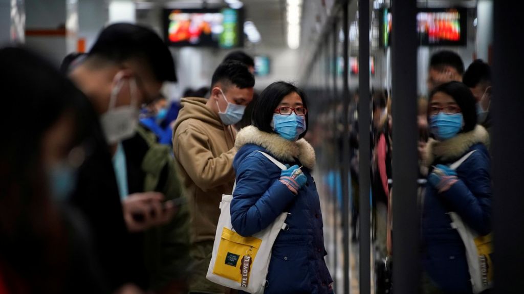  Aumentan a 25 las v&iacute;ctimas mortales y a 830 los infectados por el coronavirus en China 