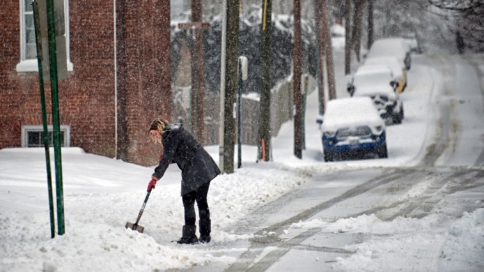 Cancelan mÃ¡s de 1,500 vuelos por una tormenta invernal en el este