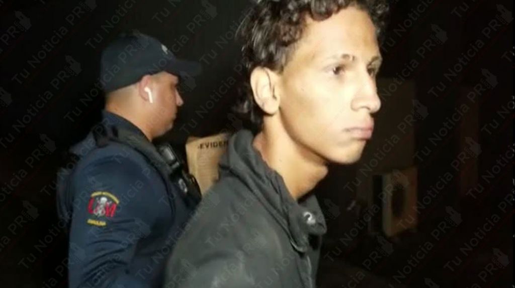  Video: Tom&oacute; a una mujer por el pelo para quitarle el carro en Carolina, pero no se dio cuenta que hab&iacute;a polic&iacute;as 