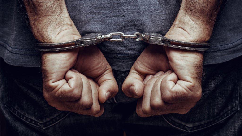  Detienen a dos j&oacute;venes que portaban coca&iacute;na, crack, hero&iacute;na y marihuana en residencial de Ponce 
