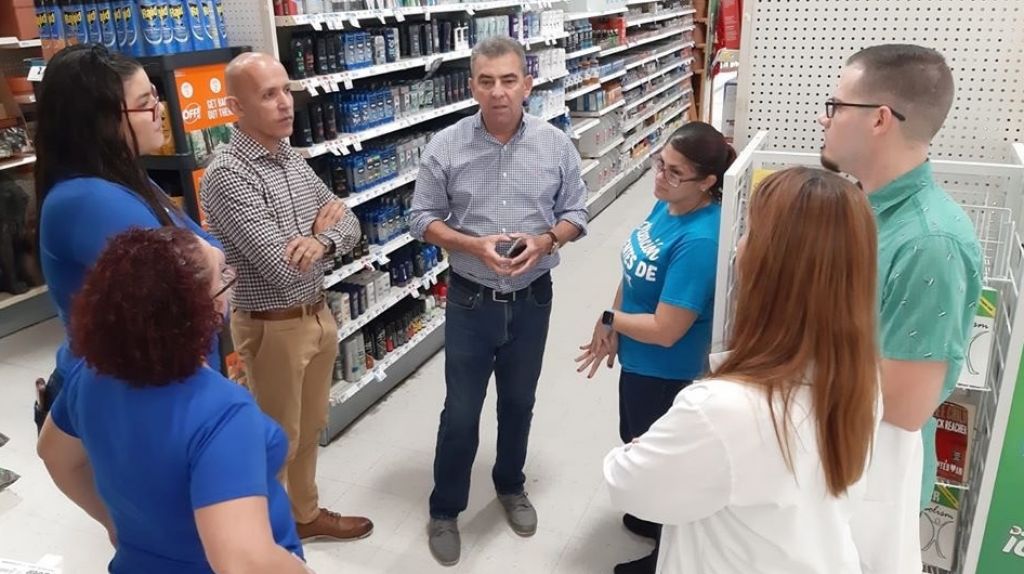  Desplazados ante cierre de megatienda en Vega Alta reciben asistencia del Municipio 