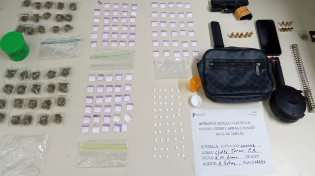  Persecución en Juncos deja un carro de la policía chocado y un carro ocupado con armas y drogas 