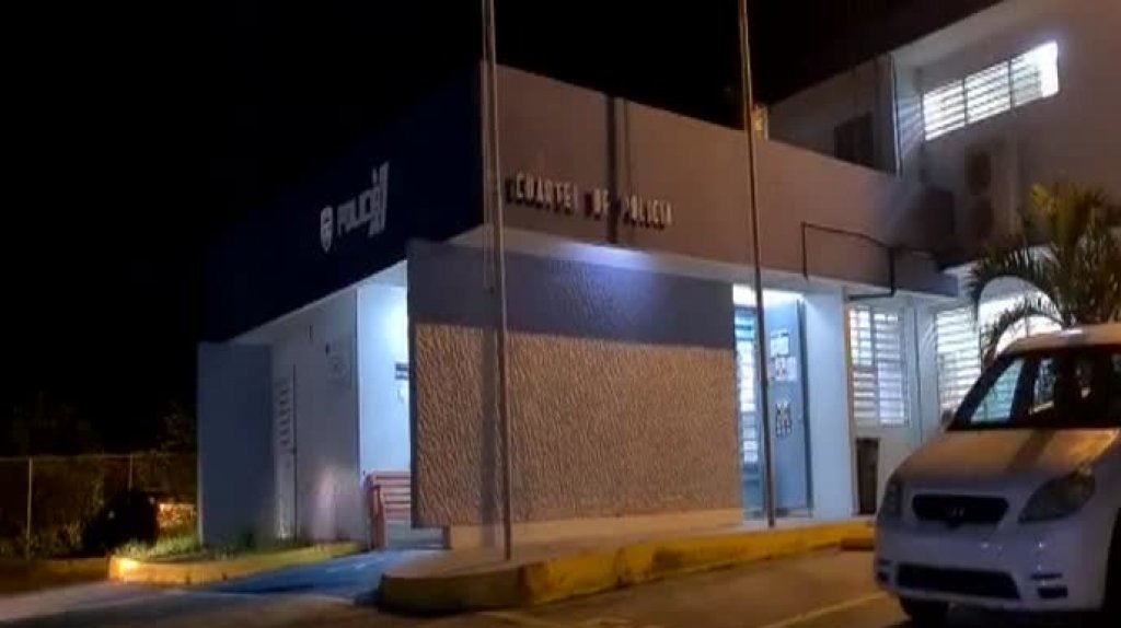  Video: Conductor choca un auto en Agua Buenas, se baja y le cae a machetazos al otro 