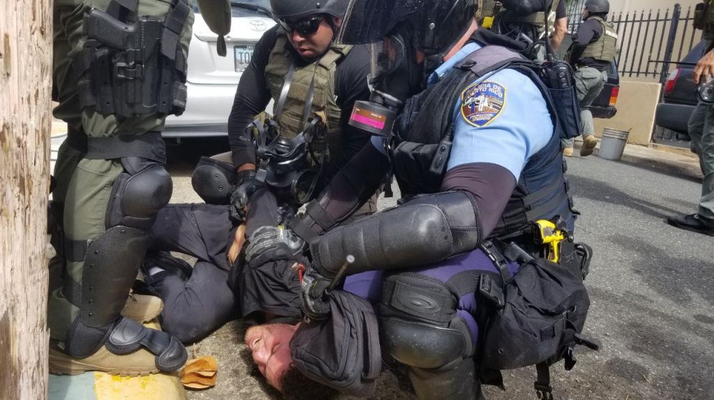  Justicia somete cargos contra manifestantes que supuestamente agredieron a agentes de la Polic&iacute;a el primero de mayo 